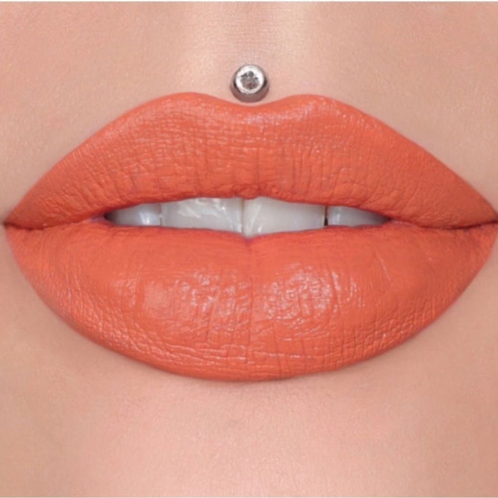 Jeffree Star Wyoming Iced Tea Velvet Trap Lipstick
 New In Box!